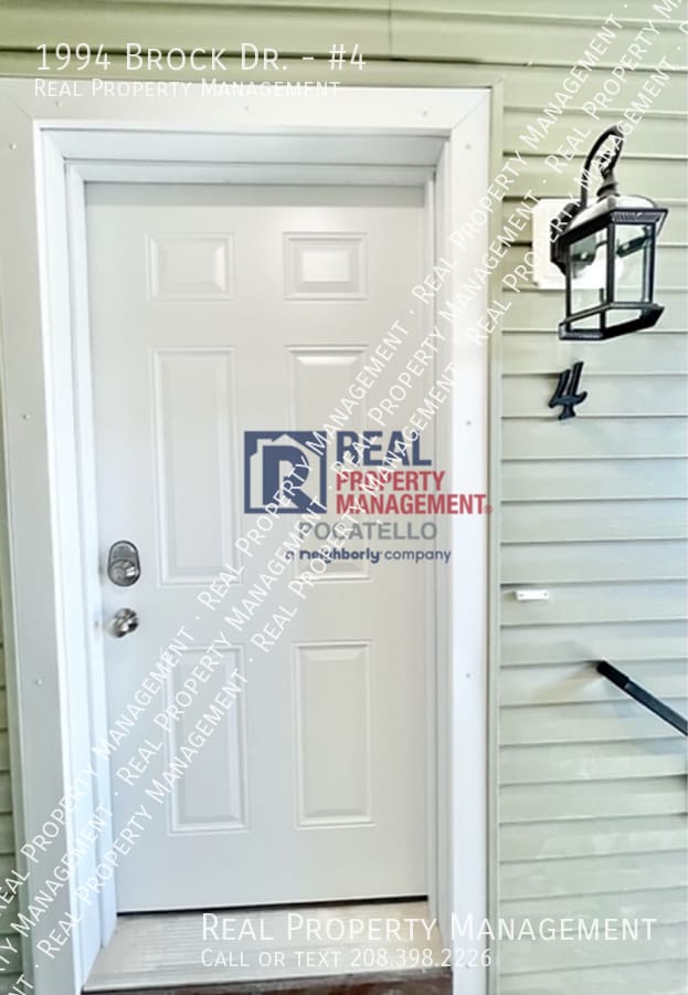 1994 Brock Dr in Pocatello, ID - Building Photo - Building Photo