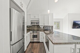 20341 Bluffside Cir in Huntington Beach, CA - Building Photo - Building Photo