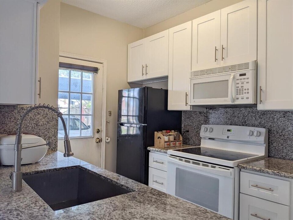 7575 Cambridge St Photo