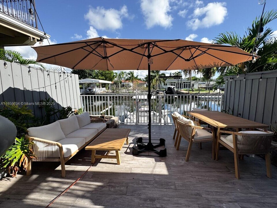 2213 NE 123rd St in North Miami, FL - Building Photo