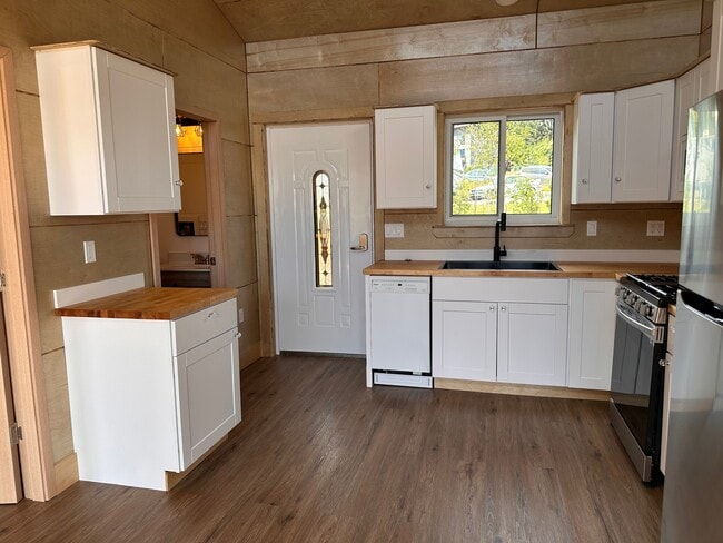 1161 Virginia Lynn Wy in Homer, AK - Building Photo - Building Photo