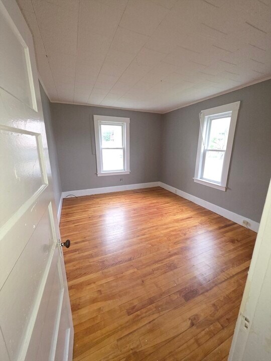 205 Woodland St in Fitchburg, MA - Building Photo