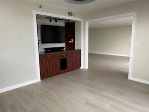 3510 Oaks Way in Pompano Beach, FL - Building Photo - Building Photo