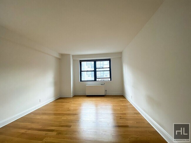 E 88th St in New York, NY - Foto de edificio - Building Photo