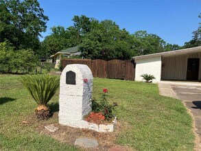 920 Parsons Dr in Beaumont, TX - Building Photo - Building Photo