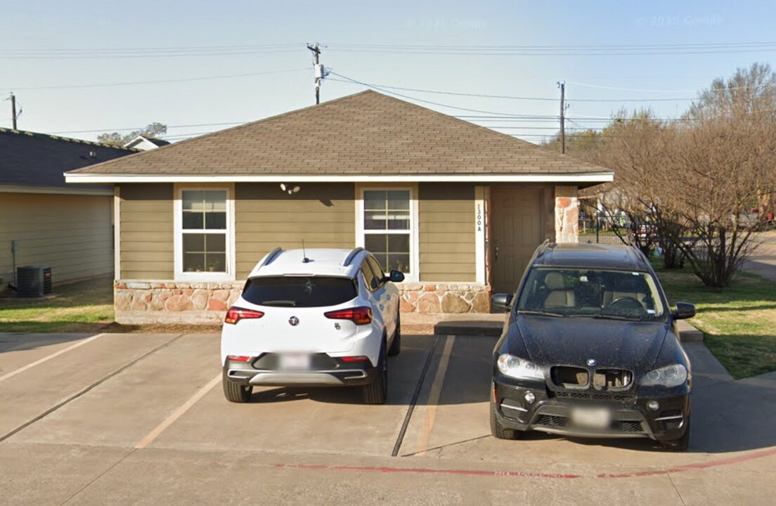 2300 S 3rd St in Waco, TX - Building Photo