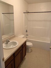 2107 W Tudor Ln in Hanford, CA - Building Photo - Building Photo