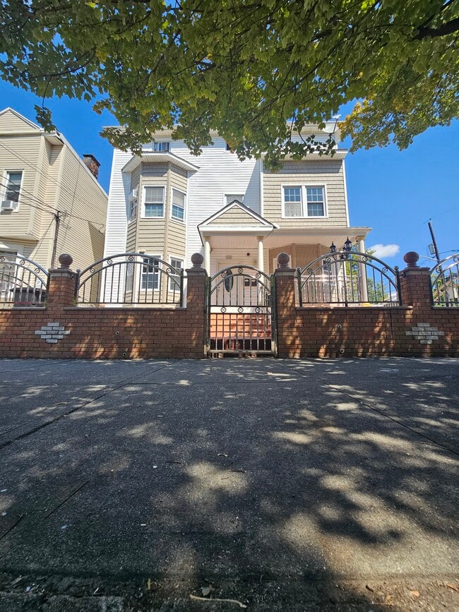 228 Duncan Ave, Unit Apartment #2R