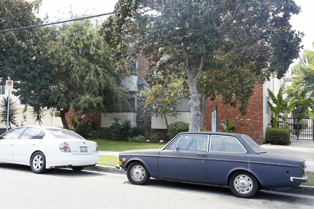 3739 Clarington Ave in Los Angeles, CA - Building Photo