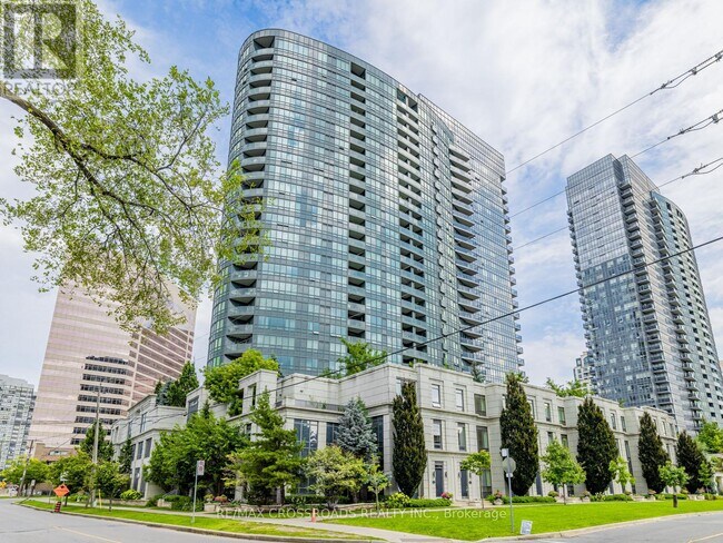 25 Greenview Ave in Toronto, ON - Building Photo - Building Photo