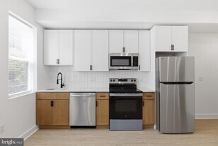 4021 Brown St in Philadelphia, PA - Building Photo