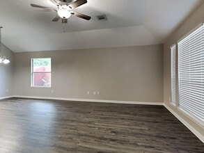 5497 N Buffalo Cir in Willis, TX - Building Photo - Building Photo
