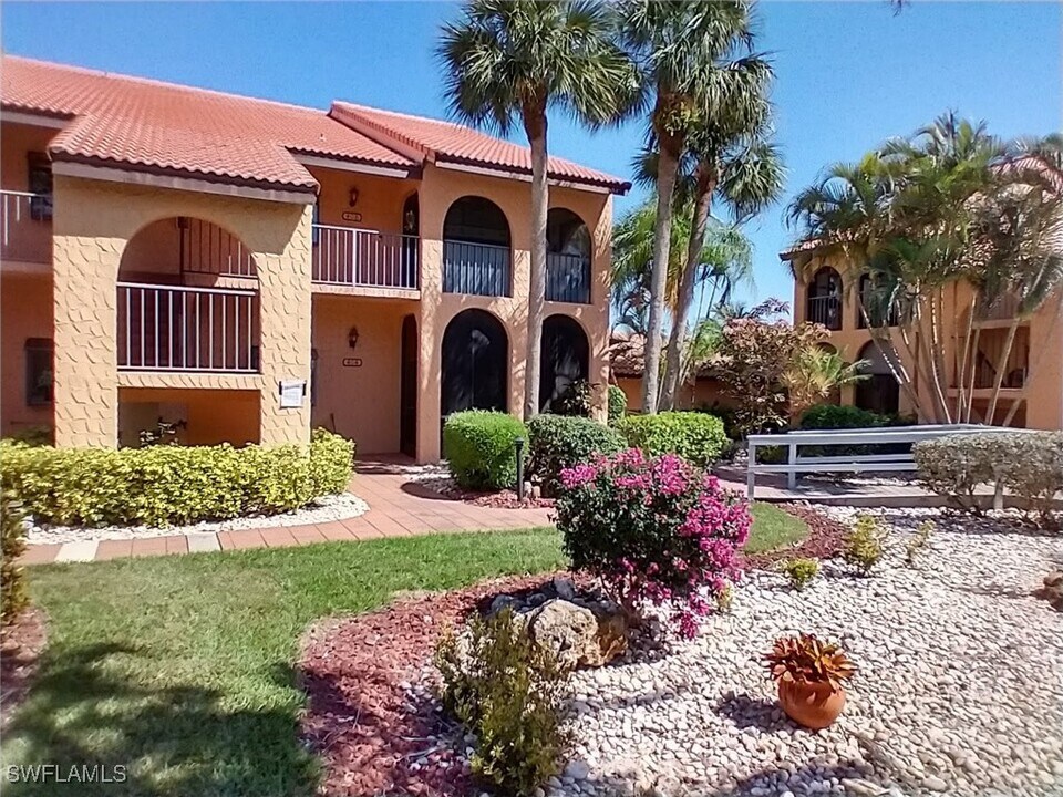 5510 SW 4th Pl in Cape Coral, FL - Foto de edificio