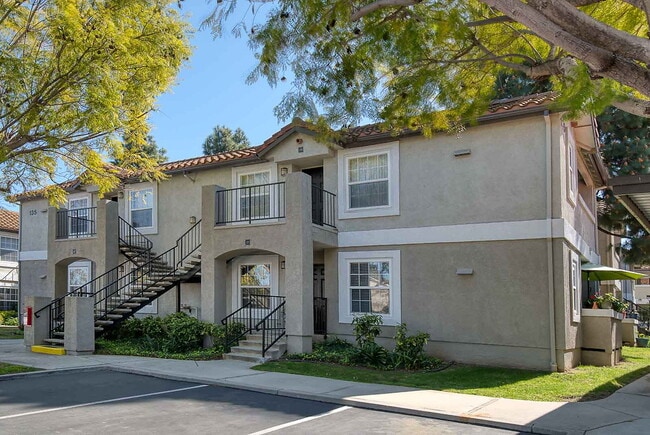Camino Ruiz Square in Camarillo, CA - Foto de edificio - Building Photo
