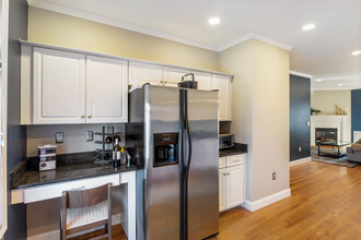131 Court St, Unit 5 in Exeter, NH - Building Photo - Building Photo