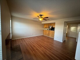 1227 Dallas Dr in Denton, TX - Building Photo