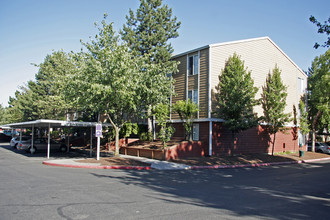 Rockwood Station in Gresham, OR - Foto de edificio - Building Photo