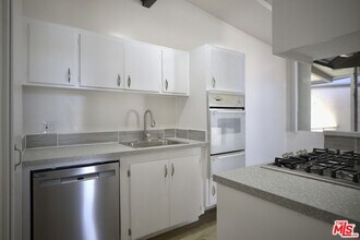 11131 Rose Ave in Los Angeles, CA - Building Photo - Building Photo