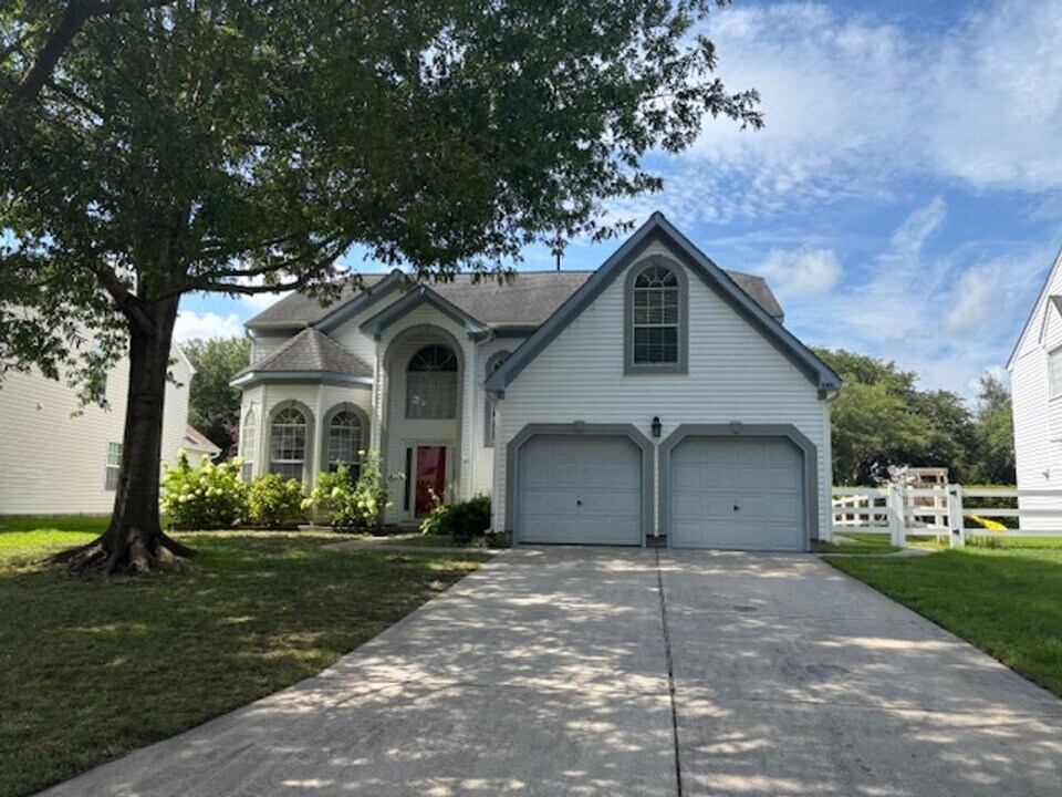 3301 Sacramento Dr in Virginia Beach, VA - Building Photo
