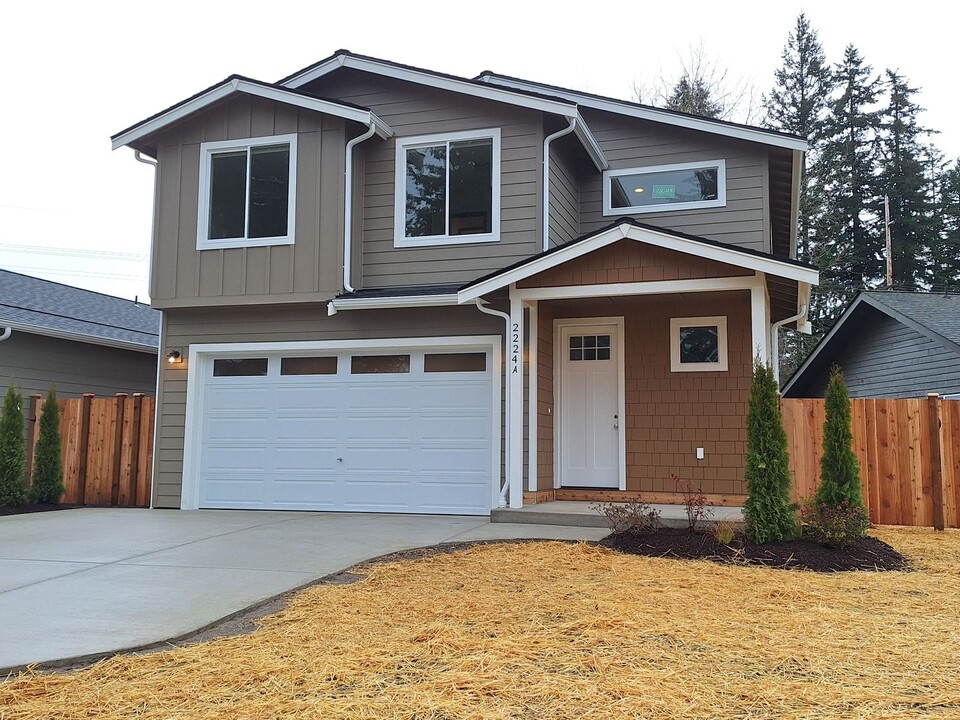 2224 Sturgeon Dr in Marysville, WA - Building Photo