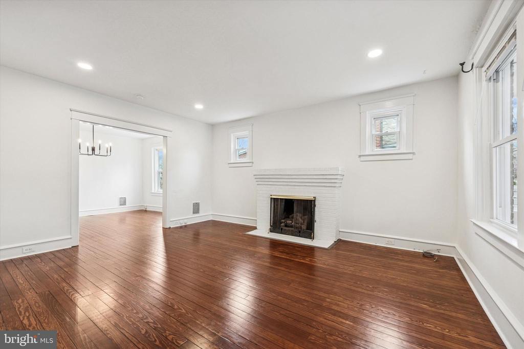 10 W Jefferson St in Media, PA - Building Photo