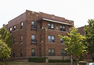 2636 N Oakland Ave in Milwaukee, WI - Building Photo