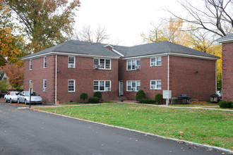 Green Acre Gardens in Teaneck, NJ - Building Photo - Building Photo