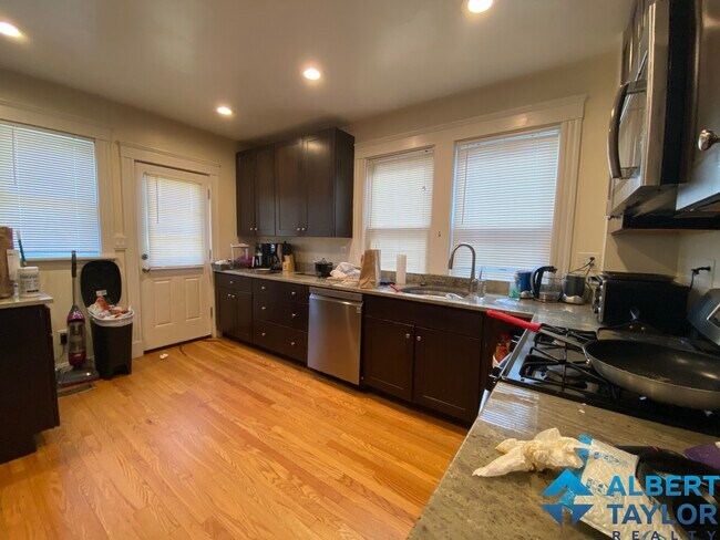 8 Sawyer Ter, Unit 1