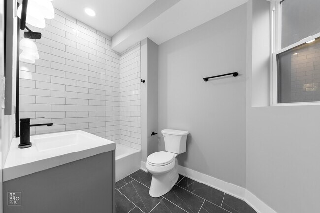 1407 W Flournoy St in Chicago, IL - Building Photo - Building Photo