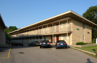 Cedarview East Apartments in East Lansing, MI - Building Photo - Building Photo