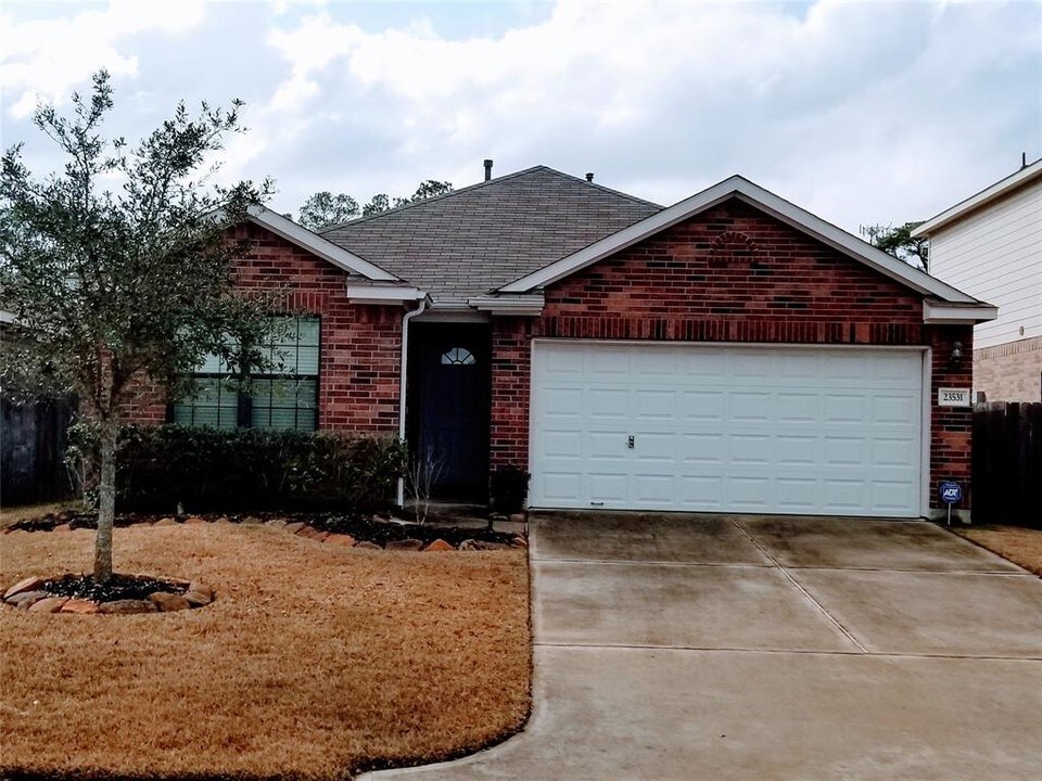 23531 Virginia Pine Dr in Tomball, TX - Foto de edificio