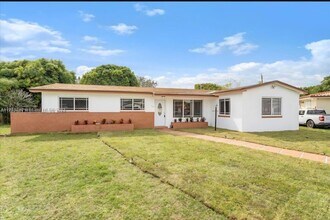 7160 SW 5th Ct in Pembroke Pines, FL - Building Photo - Building Photo