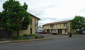 King Richard Apartments in Corvallis, OR - Building Photo