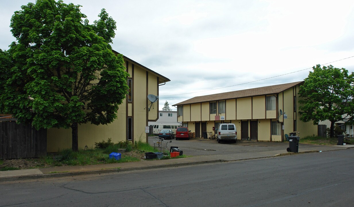 King Richard Apartments in Corvallis, OR - Foto de edificio