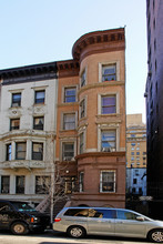 9 W 70th St in New York, NY - Building Photo - Building Photo