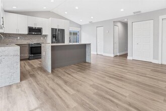13934 SW 103rd Terrace in Miami, FL - Building Photo - Building Photo