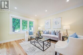 4052 St James Ave in Niagara Falls, ON - Building Photo - Building Photo