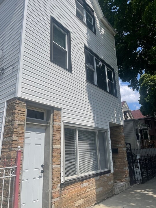 2438 W 45th Pl in Chicago, IL - Building Photo