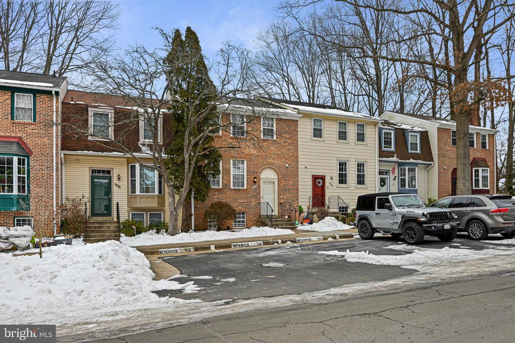 5757 Walnut Wood Ln in Burke, VA - Building Photo