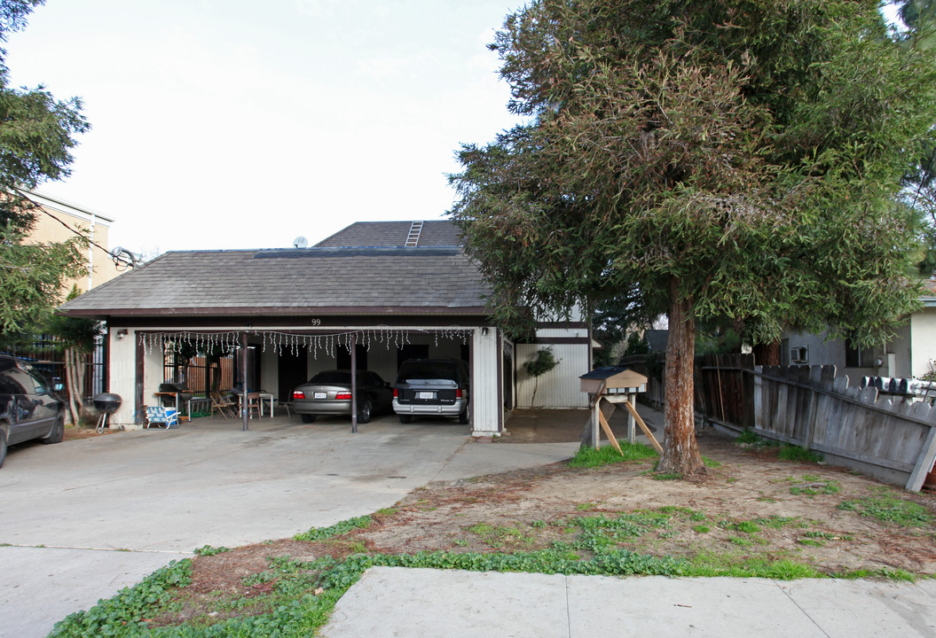 99-107 E Canal Dr in Turlock, CA - Building Photo