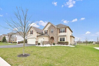 1592 Little Bear Loop in Lewis Center, OH - Building Photo - Building Photo