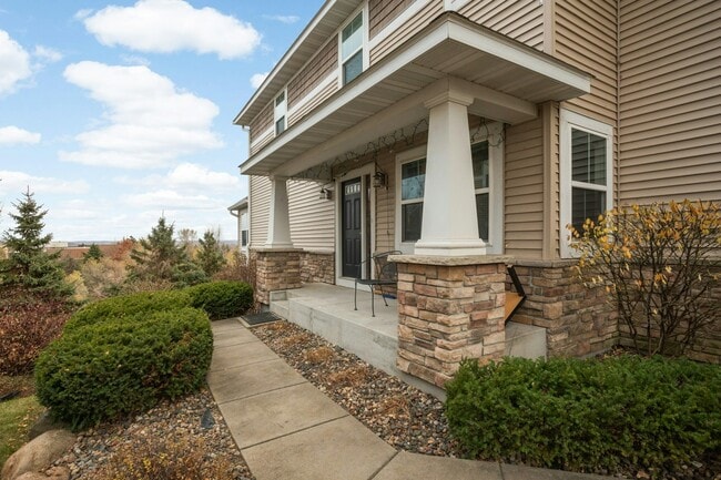 10178 Indigo Dr in Eden Prairie, MN - Building Photo - Building Photo