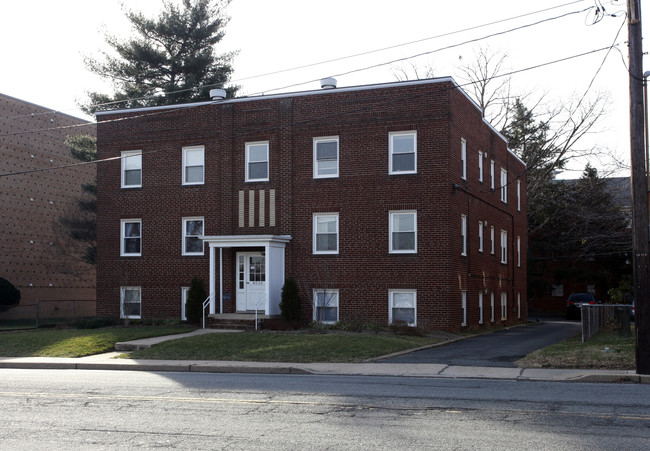 4030 Washington Blvd in Arlington, VA - Building Photo - Building Photo