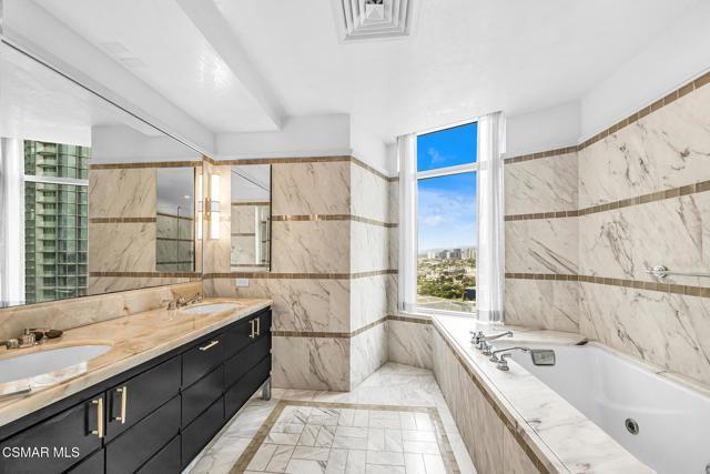 1 W Century Dr in Los Angeles, CA - Building Photo
