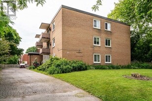 52 Hiawatha St in St Thomas, ON - Building Photo