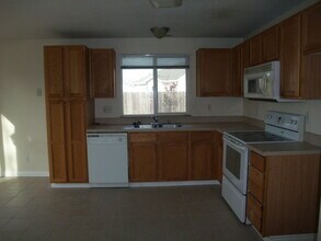 3050 Quail Ct SE in Albany, OR - Foto de edificio - Building Photo