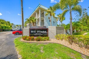 5651 58th Way N in Kenneth City, FL - Building Photo
