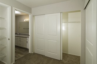 Hunters Woods in Salt Lake City, UT - Building Photo - Building Photo