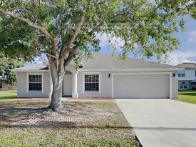 513 Blackbird Ln in Poinciana, FL - Building Photo