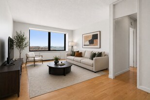 85 E India Row, Unit 11A in Boston, MA - Building Photo